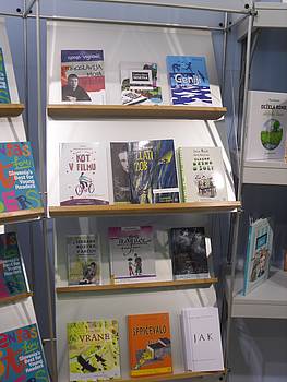 Knjige na polici JAK stojnice v Bologni 2014