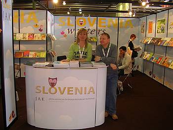 Janja Vidmar na slovenski stojnici na knjižnem sejmu v Bologni 2010 Janja Vidmar na slovenski stojnici na knjižnem sejmu v Bologni 2010