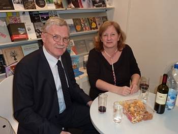 Slavko Pregl in hrvaška kulturna ministrica Andrea Zlatar Violić na slovenski stojnici v Leipzigu 2012
