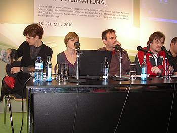 Renata Zamida (Air Beletrina), Vanja Pavlović (Booksa), Saša Ilić (Beton) in moderator Saša Ćirić na knjižnem sejmu v Leipzigu 2010 Renata Zamida (Air Beletrina), Vanja Pavlović (Booksa), Saša Ilić (Beton) in moderator Saša Ćirić na knjižnem sejmu v Leipzigu 2010